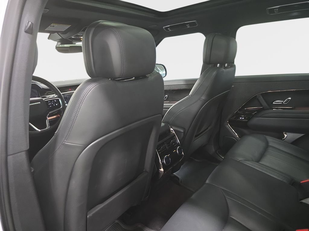 Used 2024 Fuji White Land Rover SE image 12
