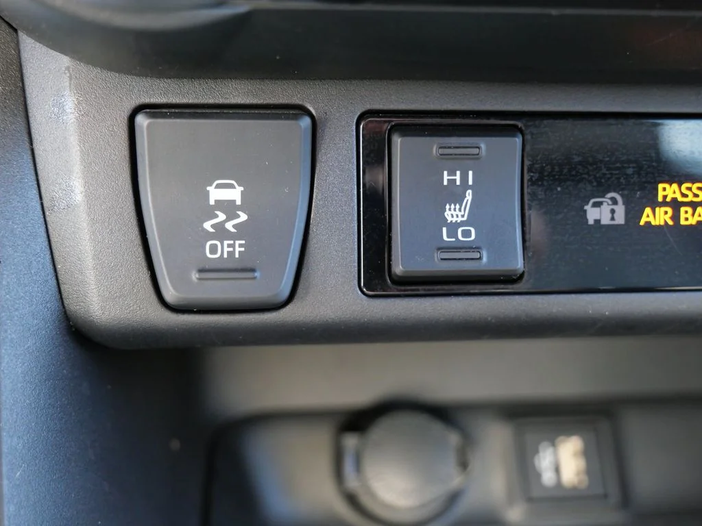 2025 Toyota RAV4 XSE - Photo 20
