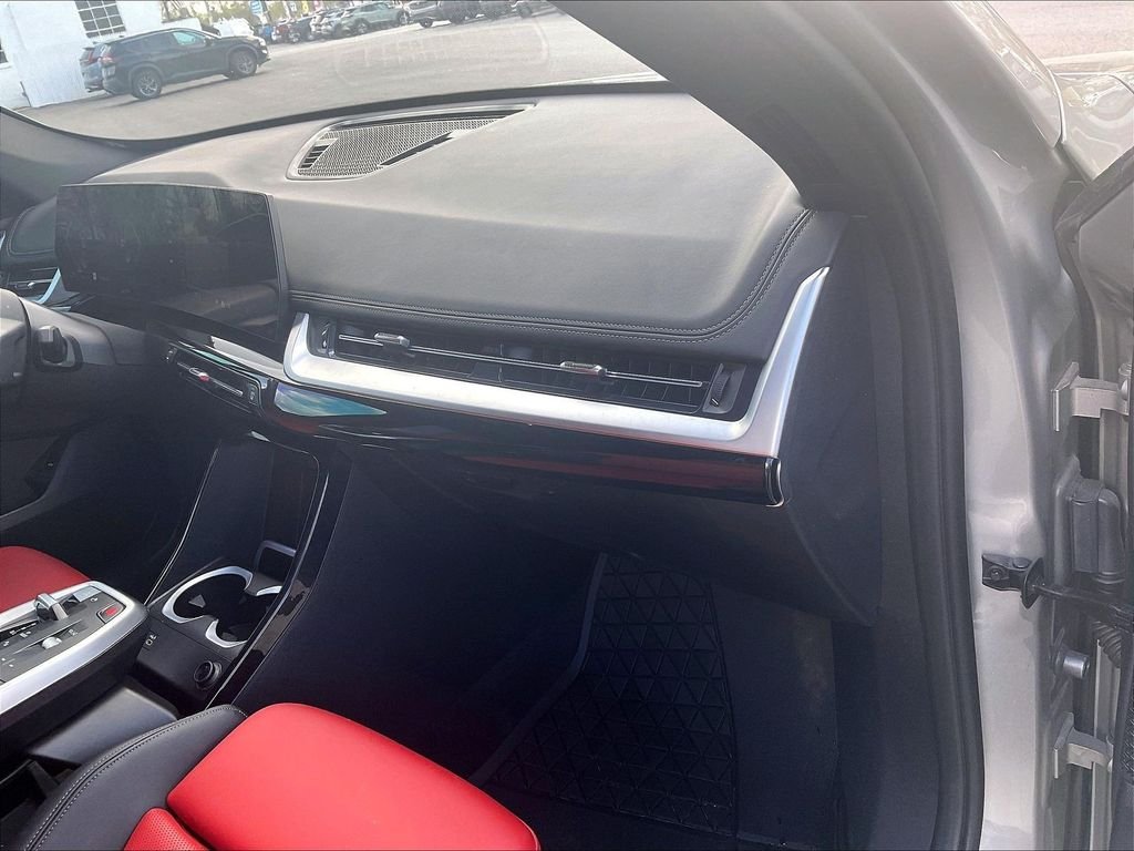 Used 2024 Silver BMW xDrive28i image 13