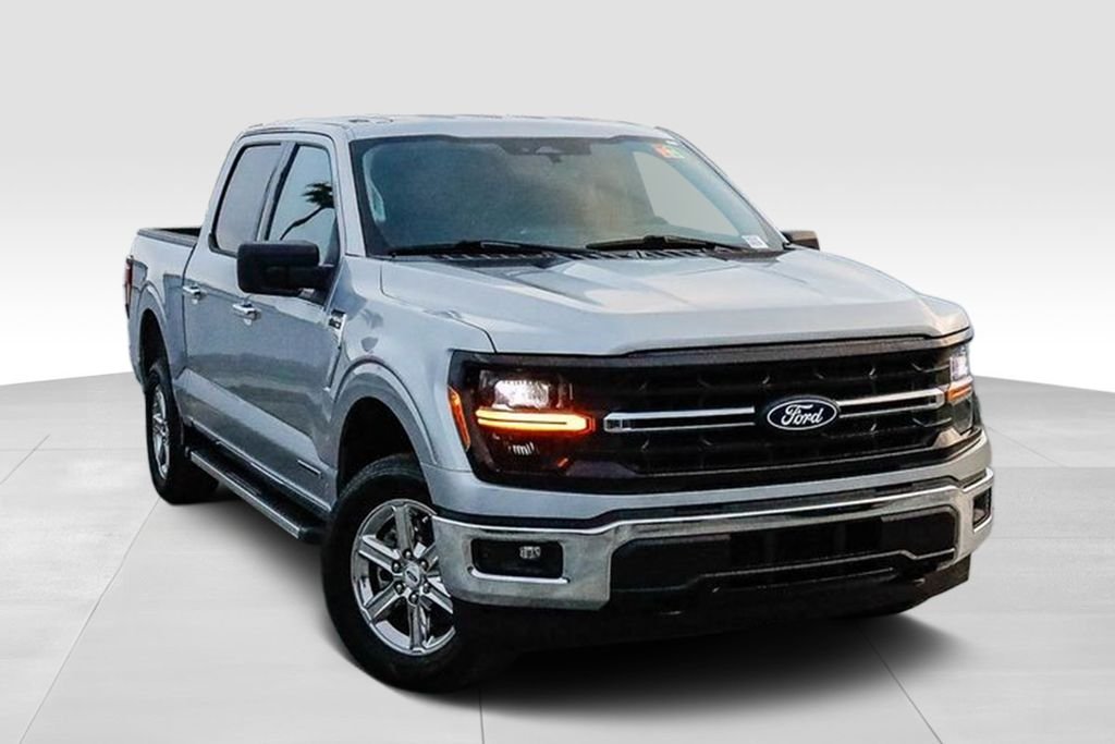 Used 2025 Silver Metallic Ford XLT image 2
