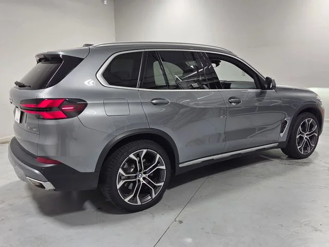 Used 2024 Gray BMW xDrive40i image 13