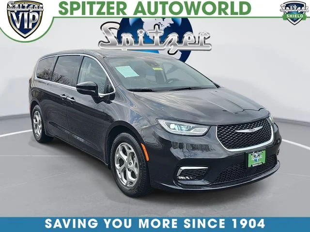 2024 Chrysler Pacifica Limited's photo