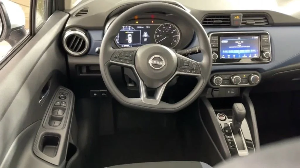 Used 2025 Silver Nissan 1.6 SV image 14