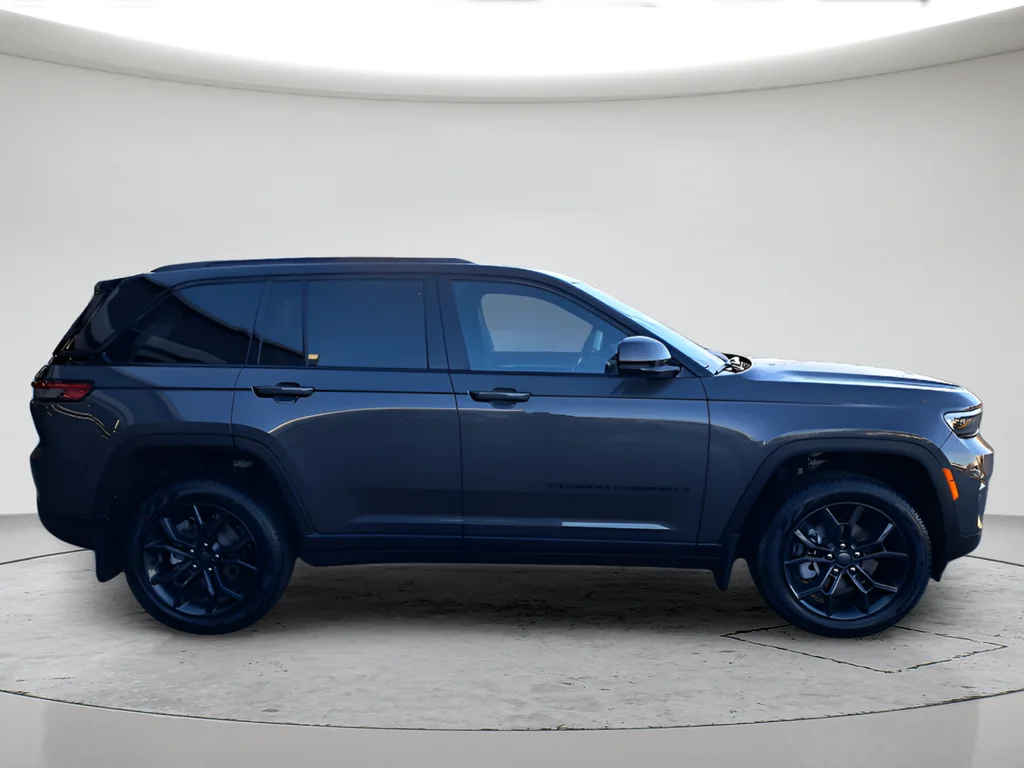 New 2025 Baltic Gray Metallic Clear-Coat Exterior Paint Jeep Limited image 6