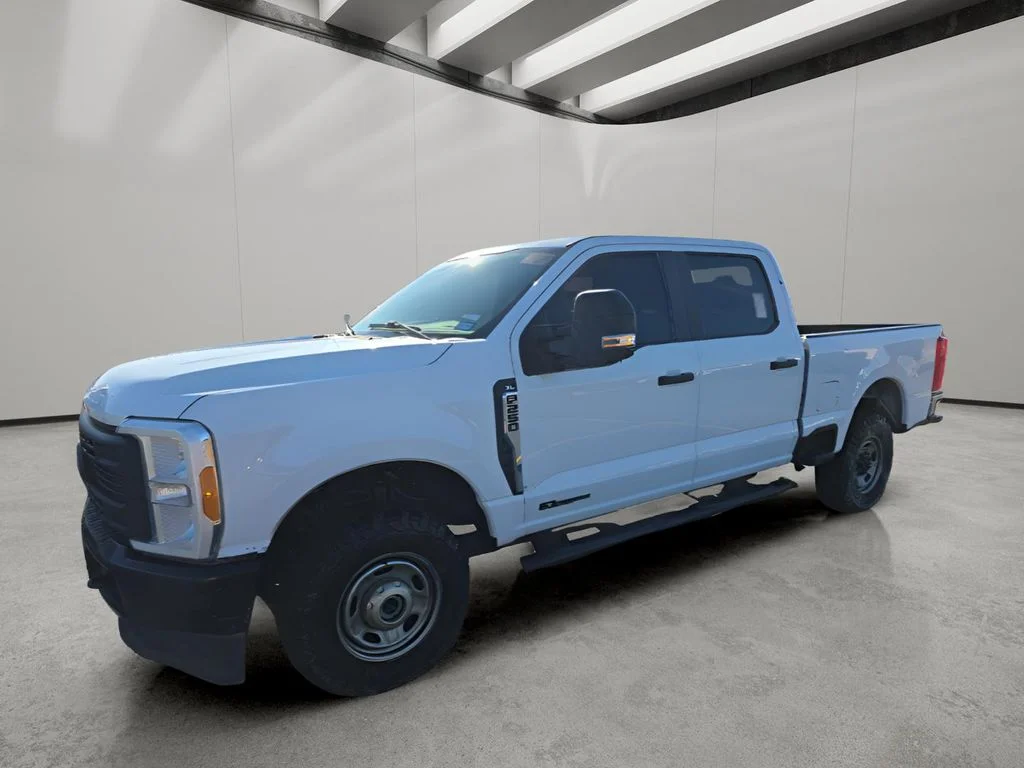 Used 2023 Oxford White Ford XL image 4