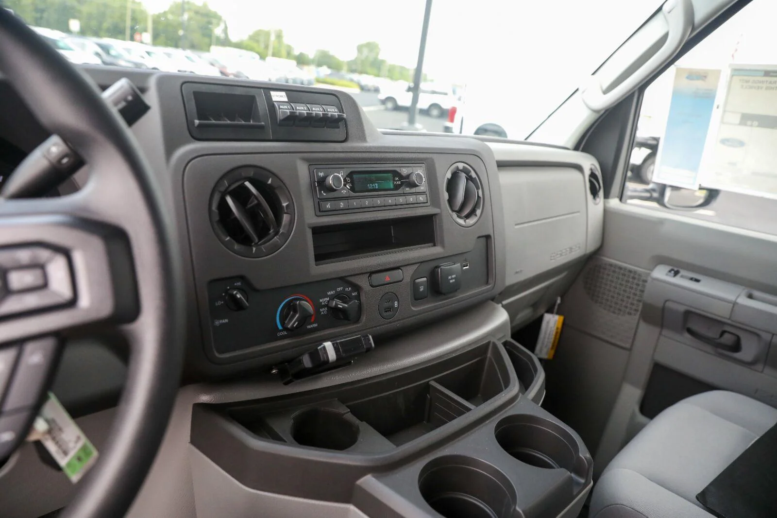 New 2027 Oxford White Ford E-350 SRW image 29
