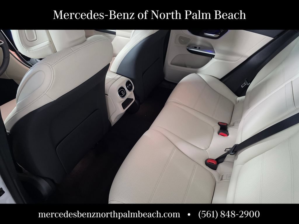 New 2026 MANUFAKTUR Moonlight White Metallic Mercedes-Benz GLC 300 image 42