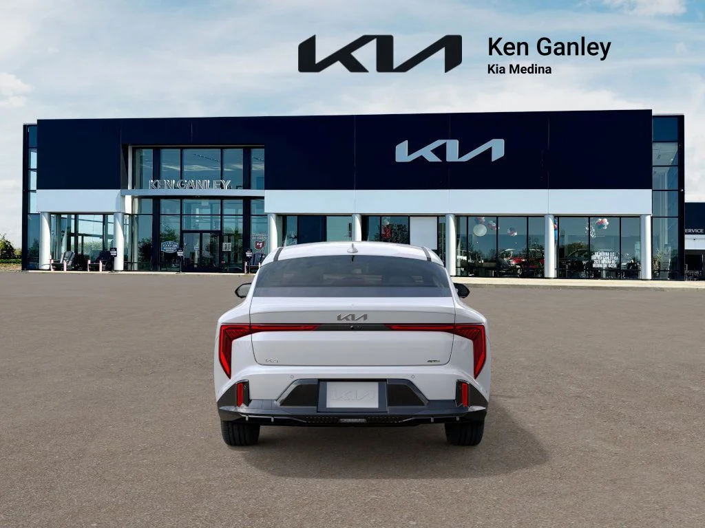 2025 Kia K4 GT-Line Turbo - Photo 5