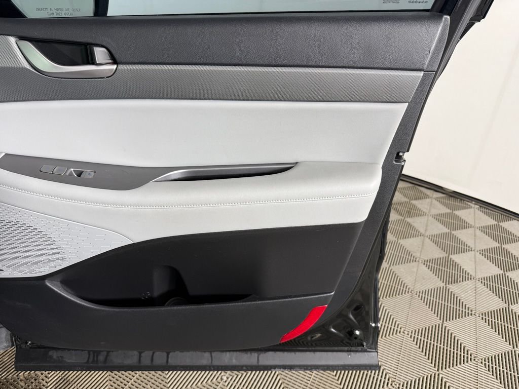 Used 2024 Black Hyundai SEL image 29