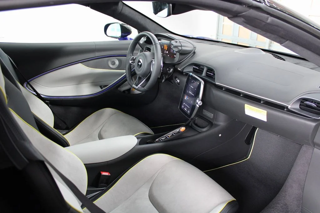 Certified Used 2025  McLaren Performance image 4