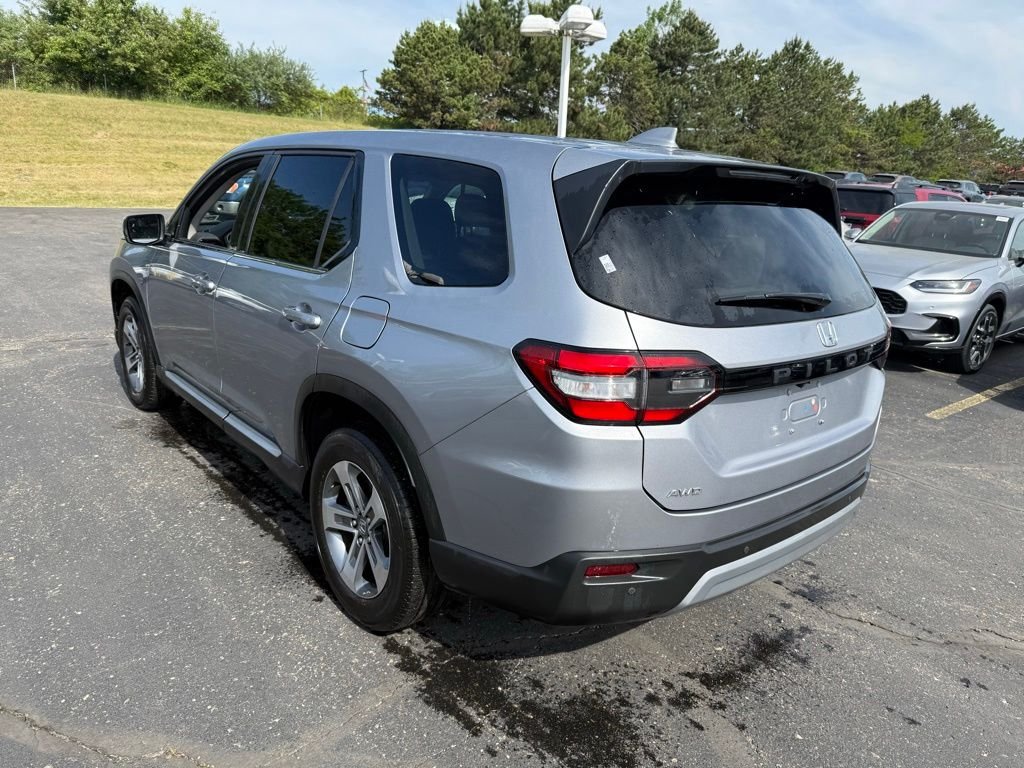 Used 2023 Silver Honda EX-L image 2