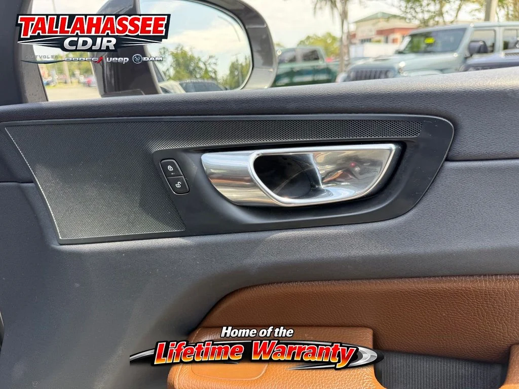 Used 2018 Gray Metallic Volvo T5 Momentum image 34