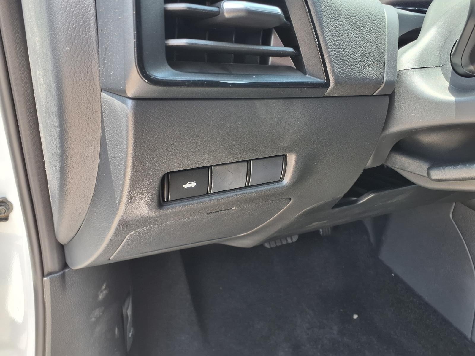 2026 Nissan Sentra SR White at Robbins Nissan
