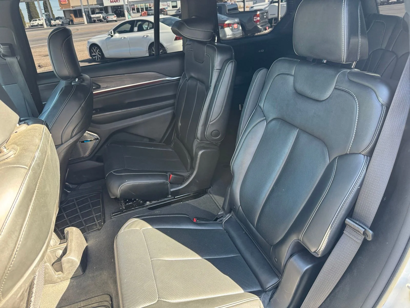 Used 2024 White Jeep Overland image 10