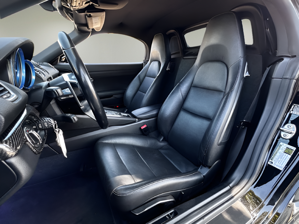 Used 2017  Porsche Base image 6