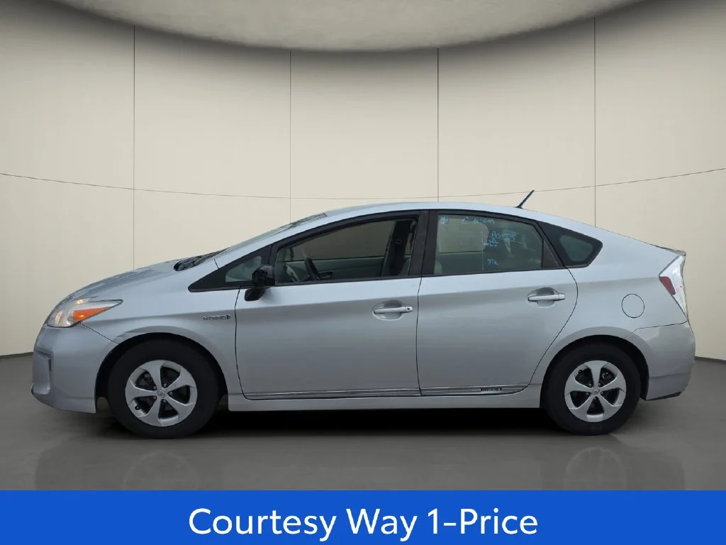 Used 2013 Silver Toyota Two image 6