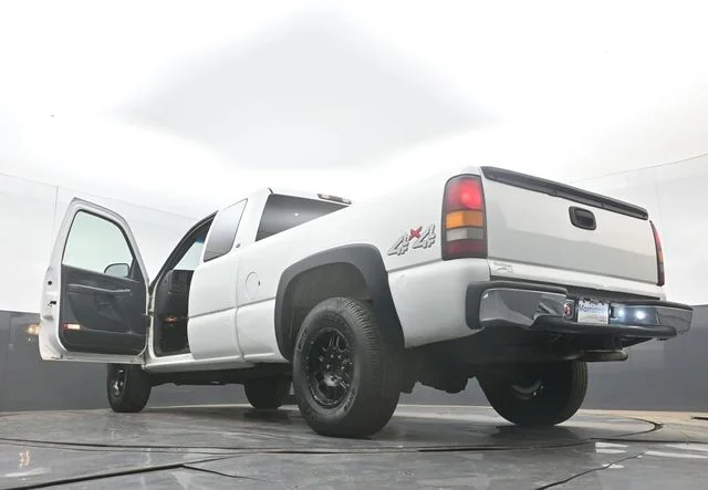 Used 2000  GMC SLE image 47