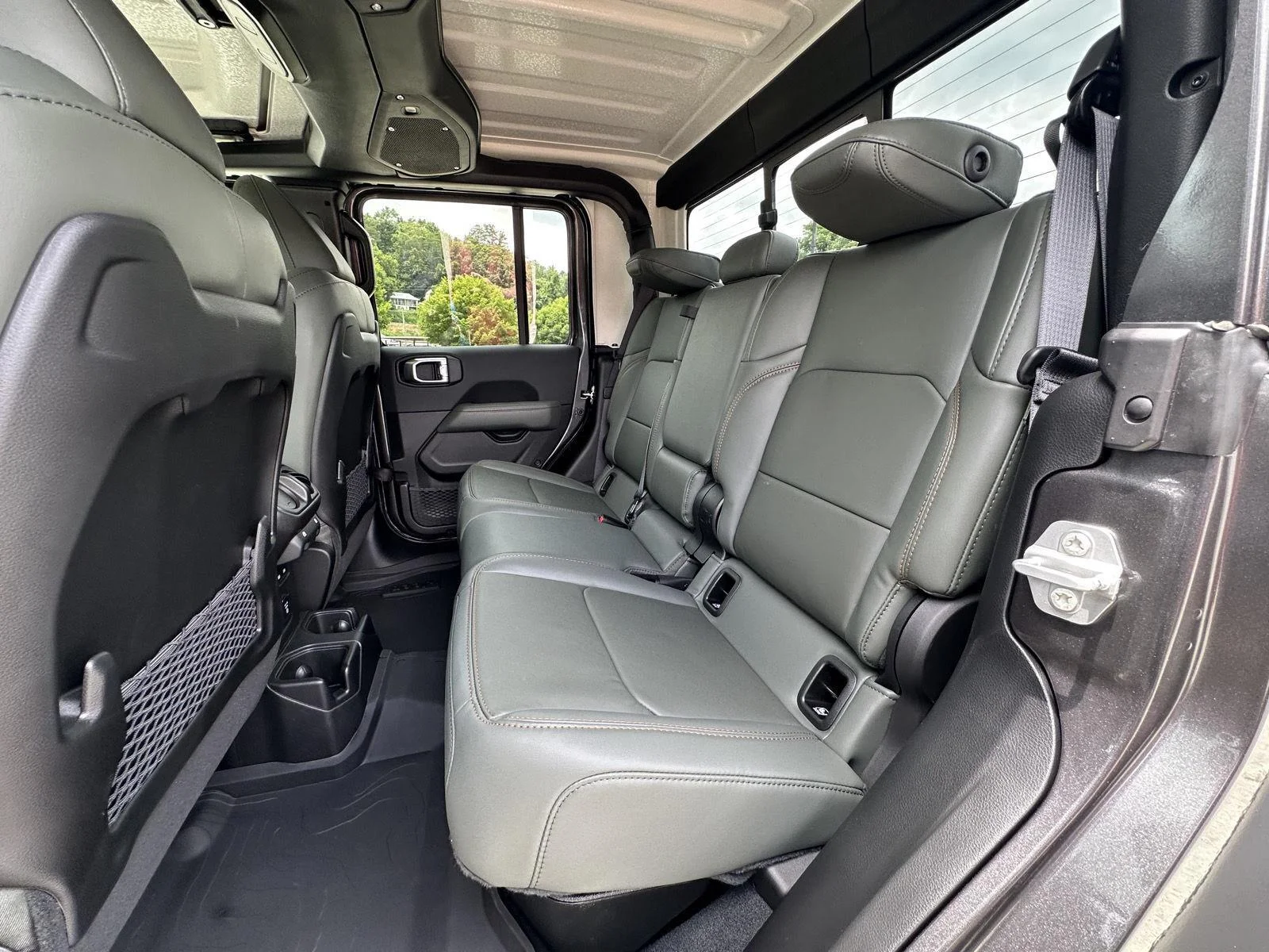 New 2026 Granite Crystal Metallic Clearcoat Jeep Mojave image 11