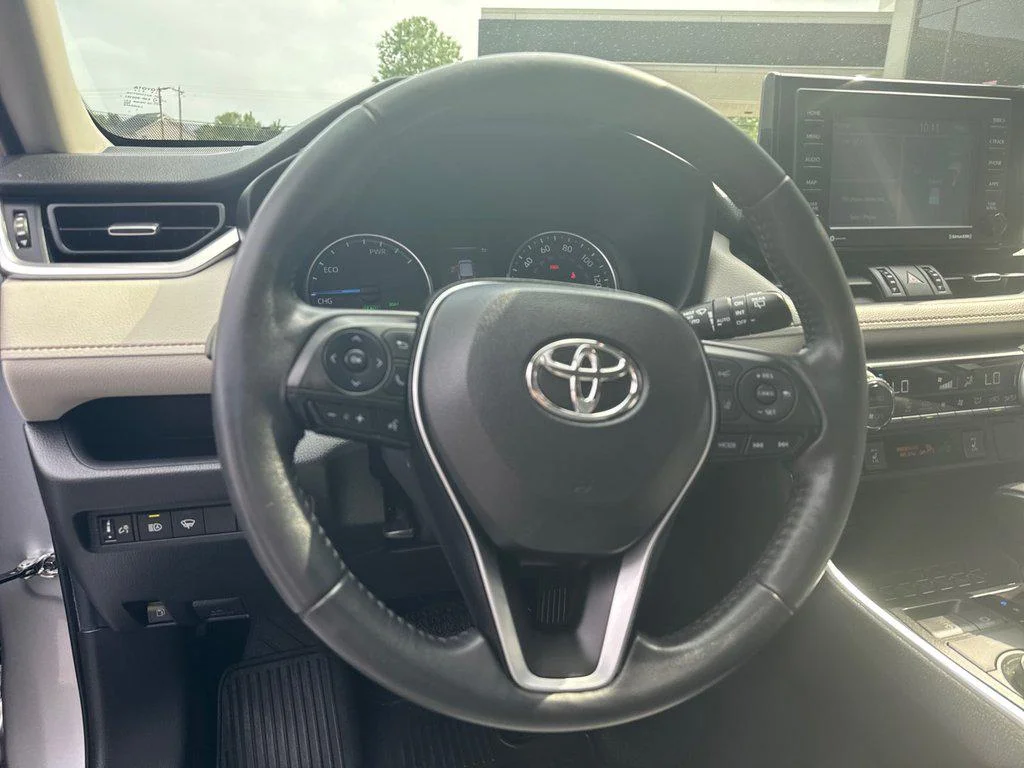 Used 2022 Silver Sky Metallic Toyota Hybrid XLE Premium AWD (Natl) image 18