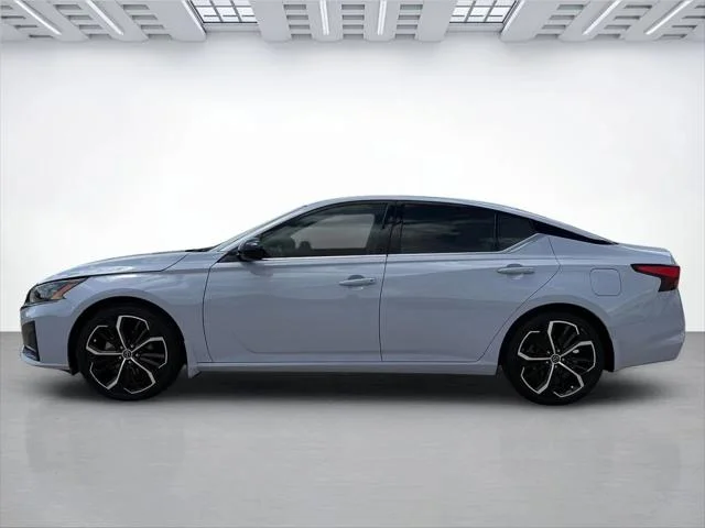 Used 2025 Gray Nissan SR image 6