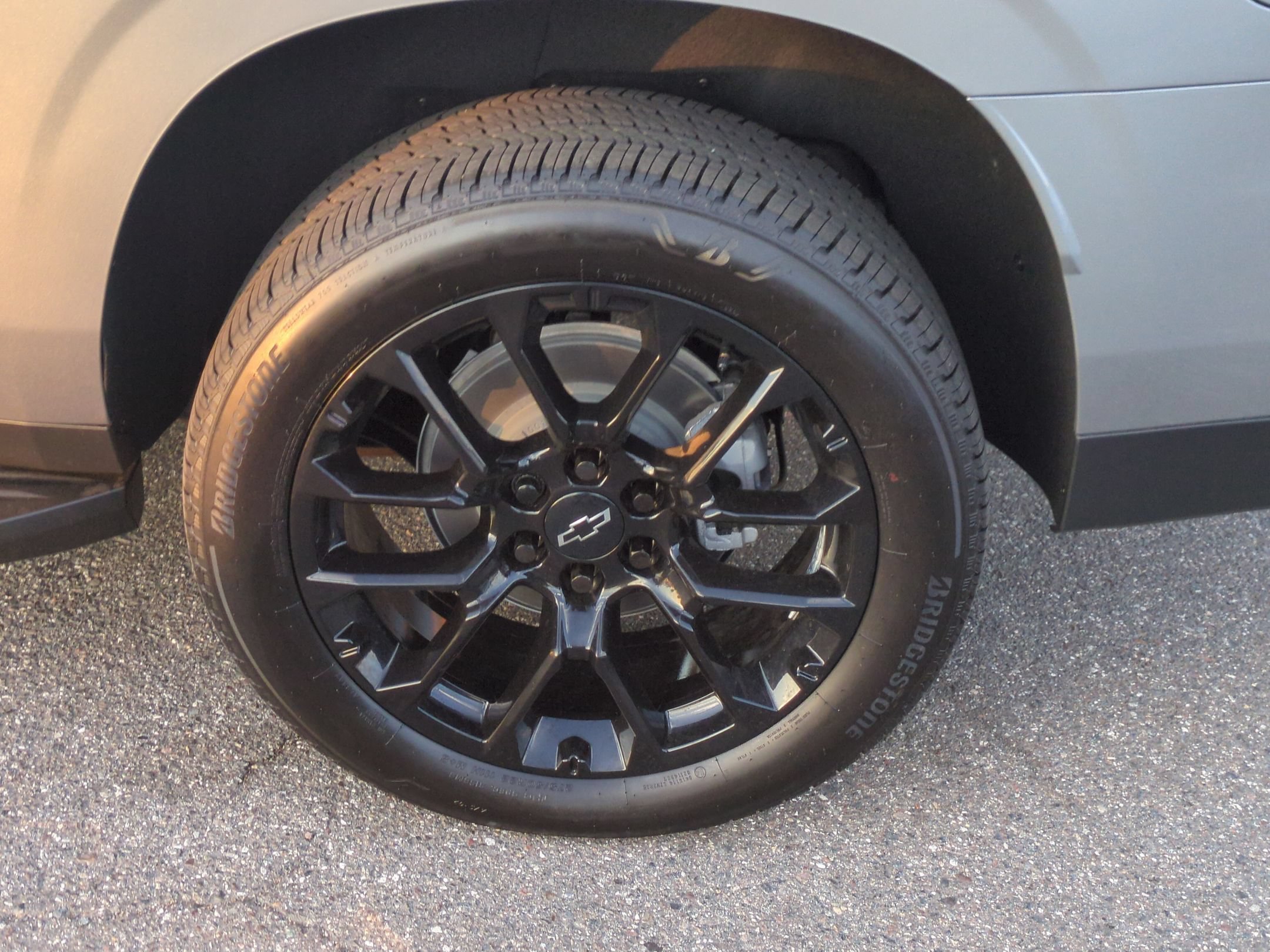 2026 Chevrolet Suburban LT - Photo 9
