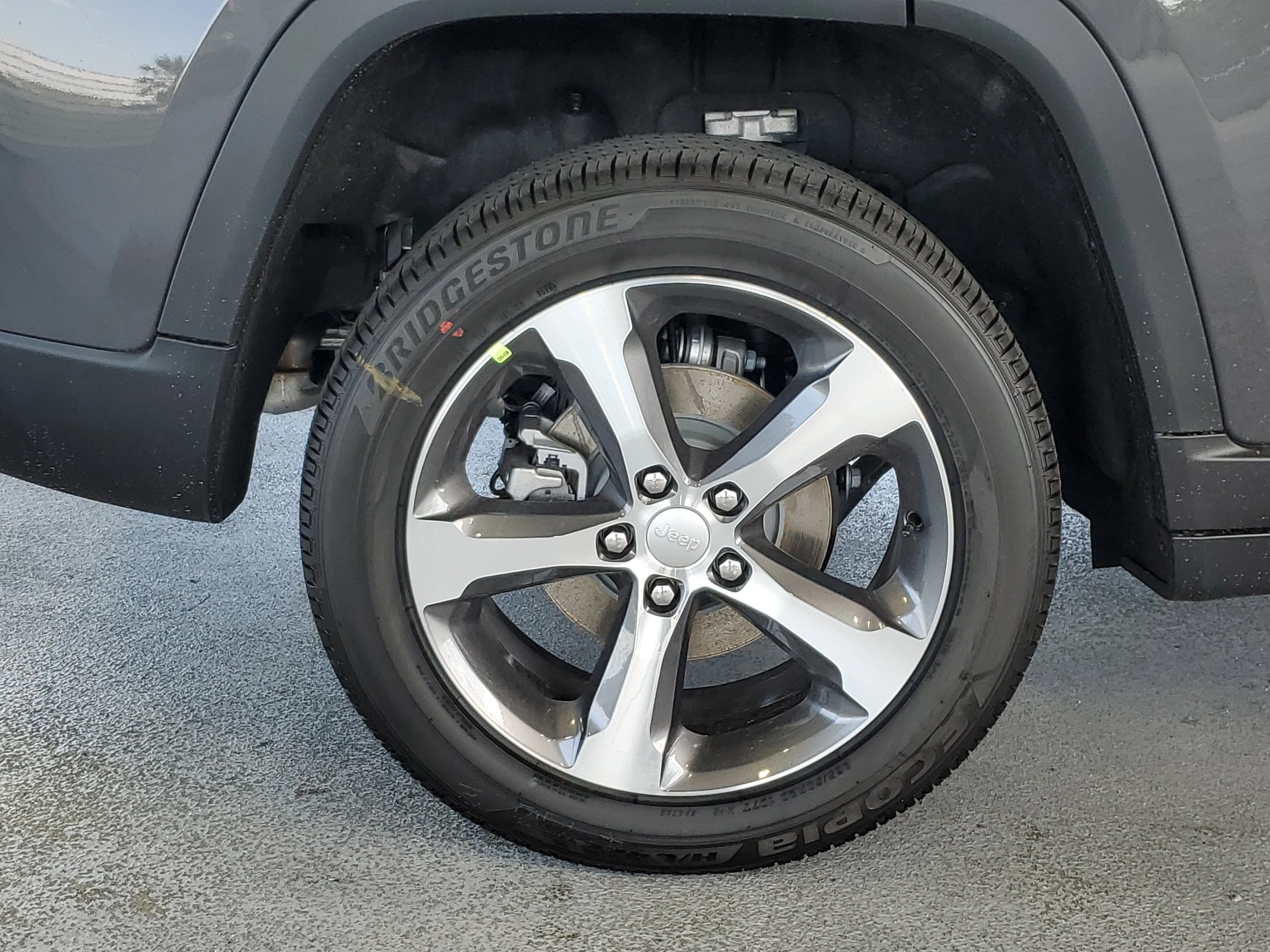 New 2026 Baltic Gray Metallic Clear-Coat Exterior Paint Jeep Limited image 5
