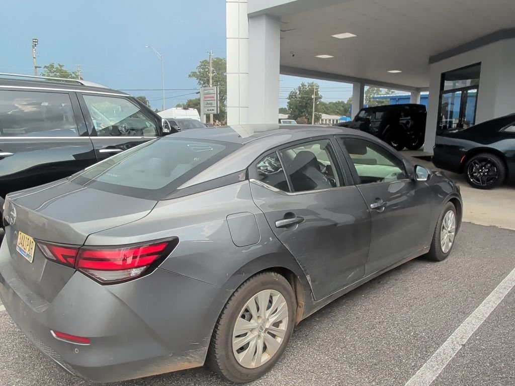 Used 2023 Gray Nissan S image 4