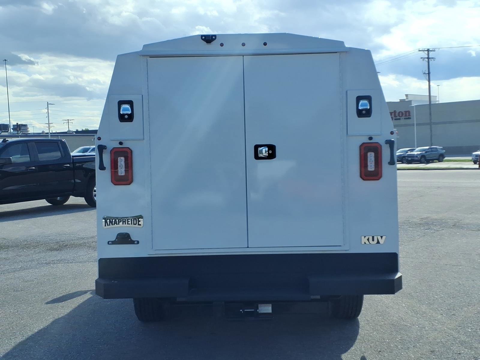 New 2026 Summit White Chevrolet 1WT image 19