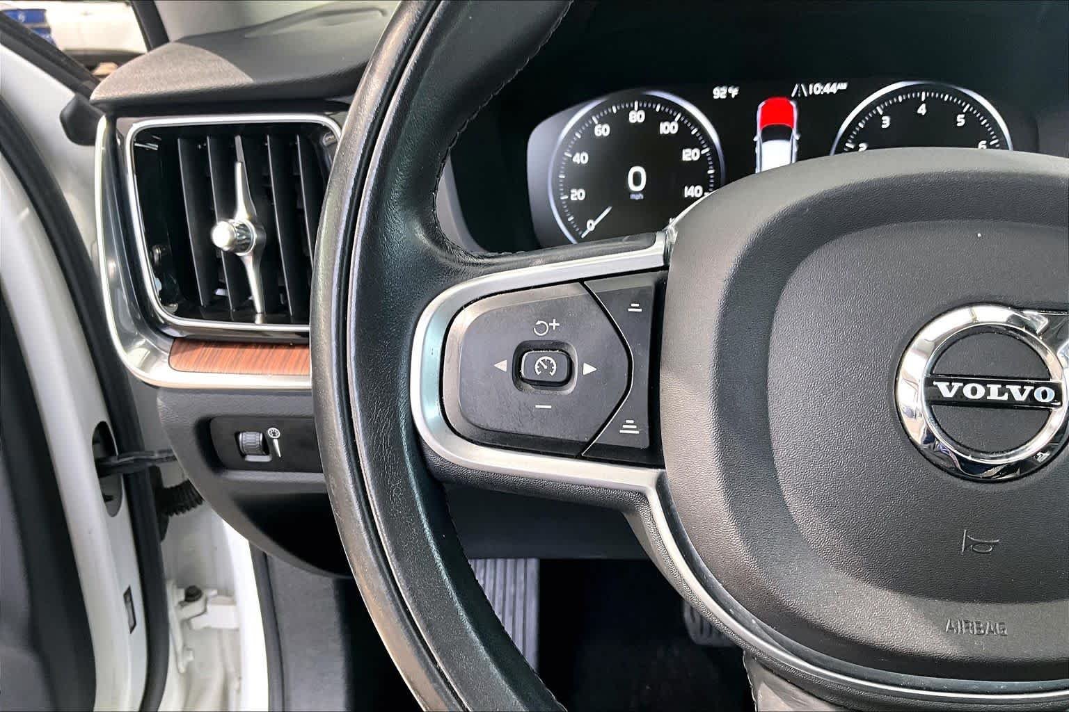 Used 2022 Crystal White Metallic Volvo Momentum image 24