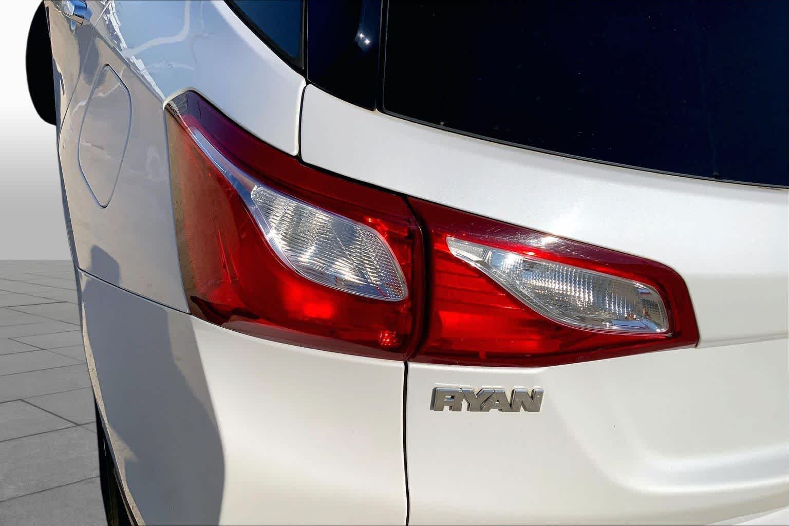 Used 2020 Iridescent Pearl Tricoat Chevrolet Premier image 28