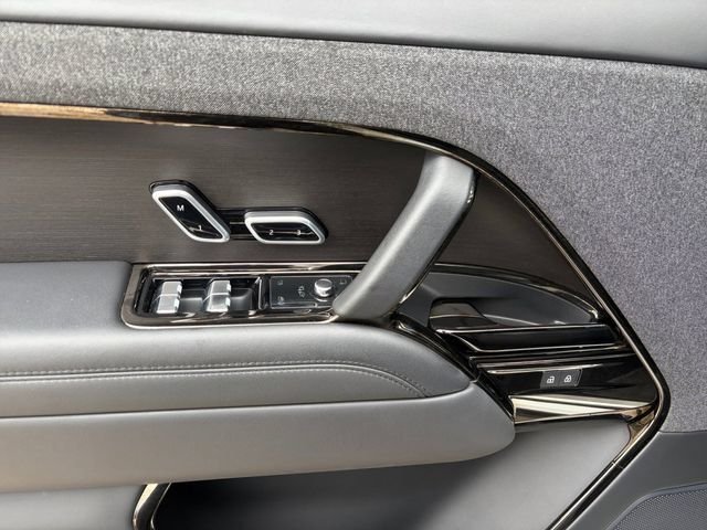 Used 2023  Land Rover SE Dynamic image 5