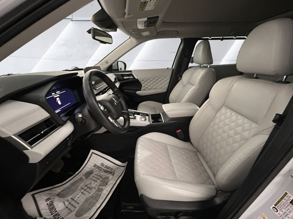 Used 2023 White Mitsubishi SEL image 7