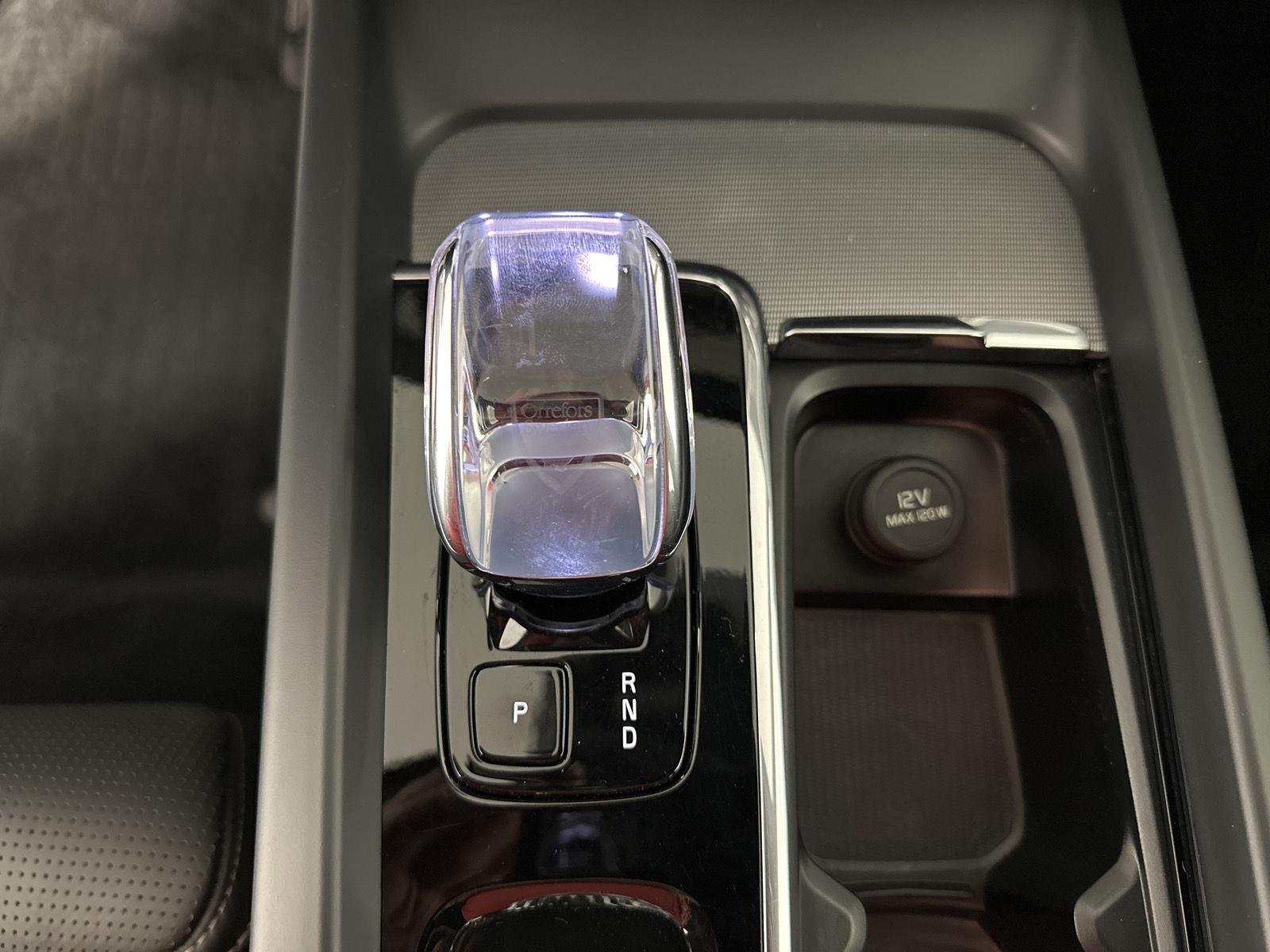 Used 2024 Onyx Black Metallic Volvo Ultimate Black Edition image 32