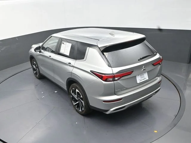 Used 2023  Mitsubishi  image 15