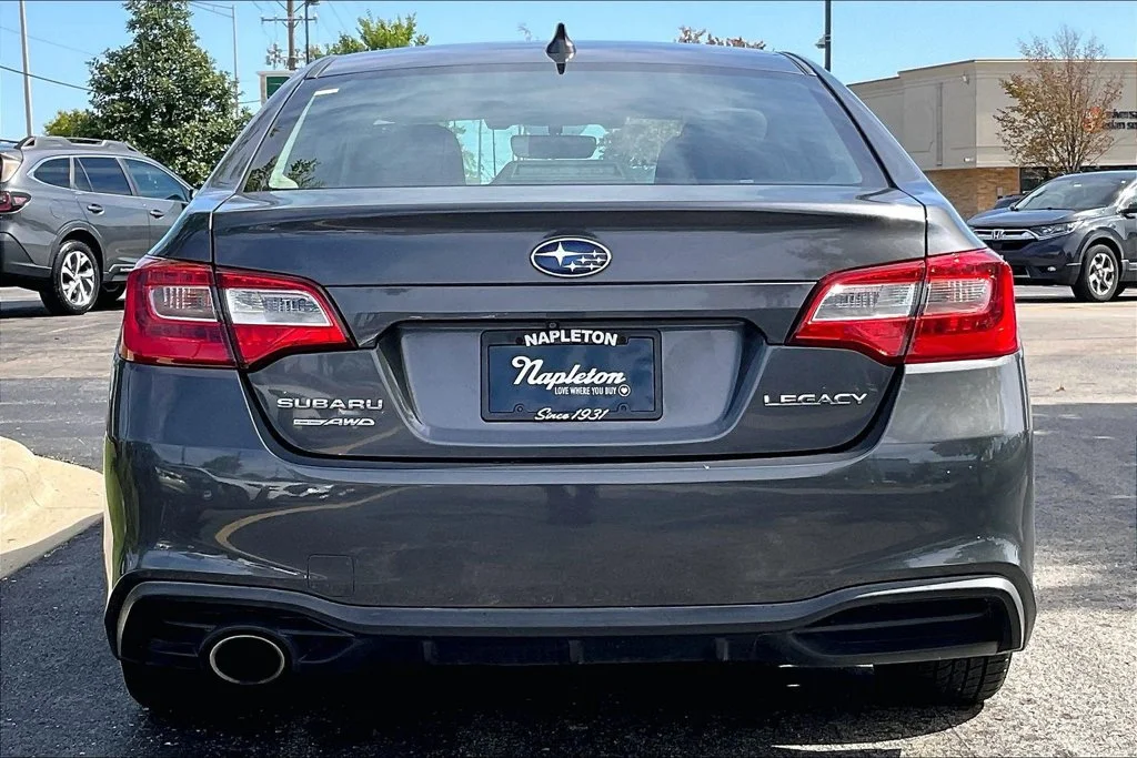 Used 2018 Gray Subaru 2.5i image 3