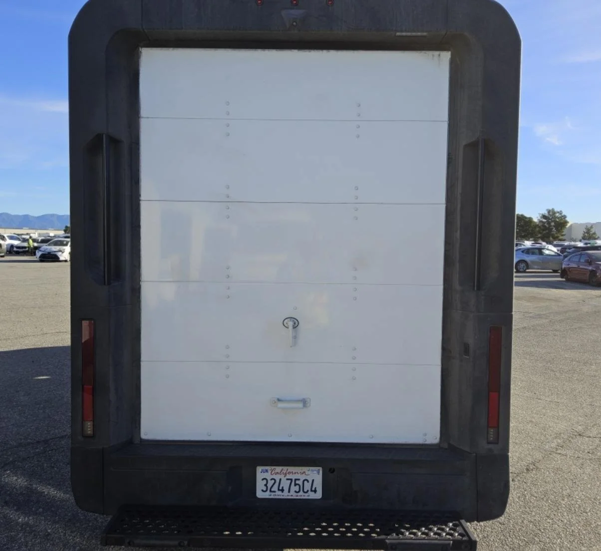 Used 2023 Oyster White BrightDrop EJY image 22