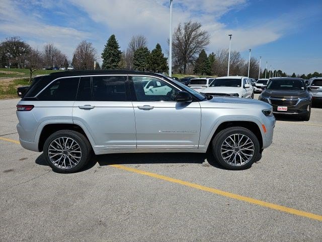 New 2026 Silver Zynith Jeep Summit image 6