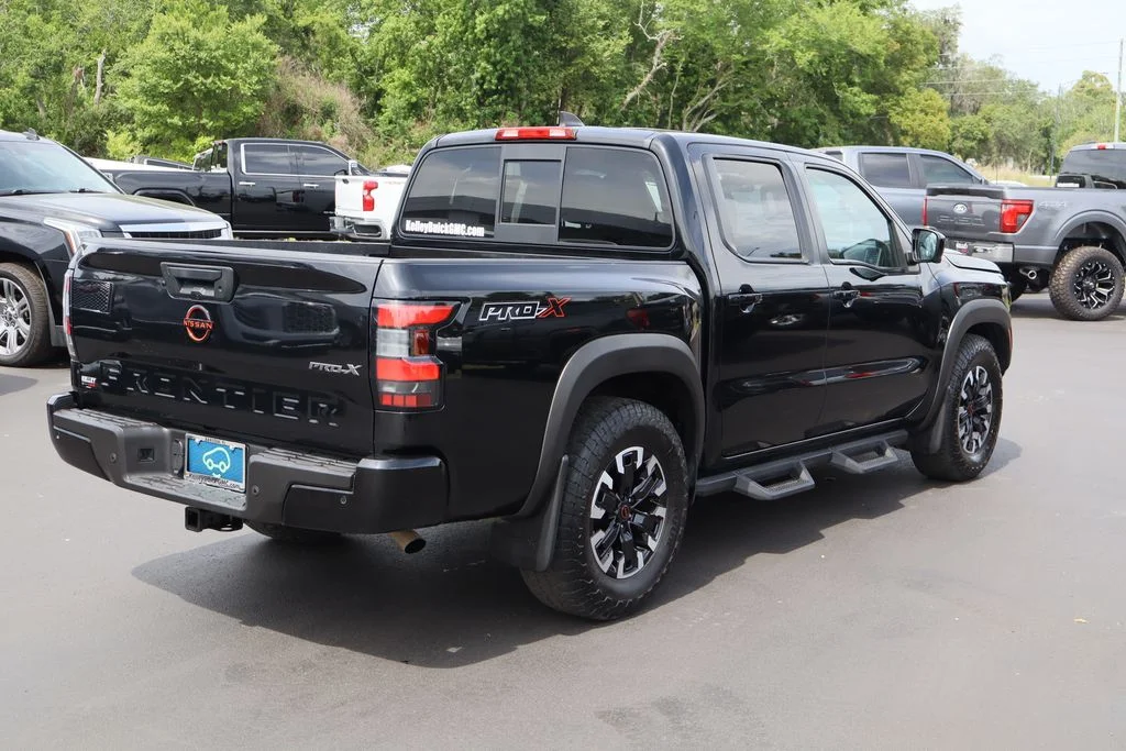 Used 2022 Black Nissan PRO-X image 9