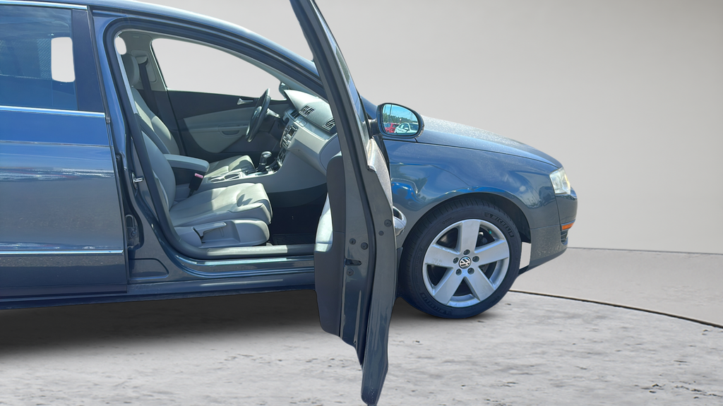 Used 2009  Volkswagen Komfort image 18