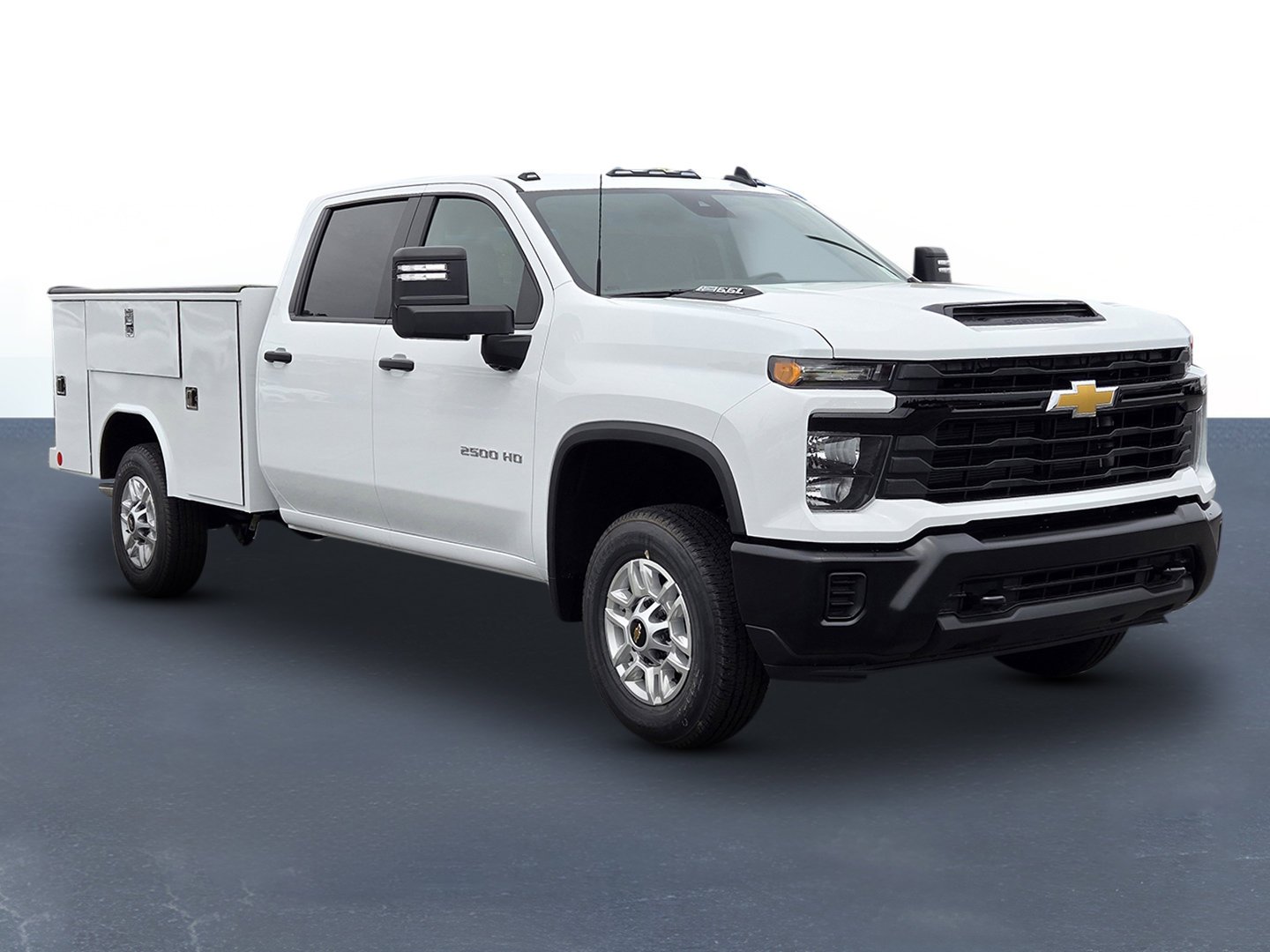 New 2026 Summit White Chevrolet WT image 4