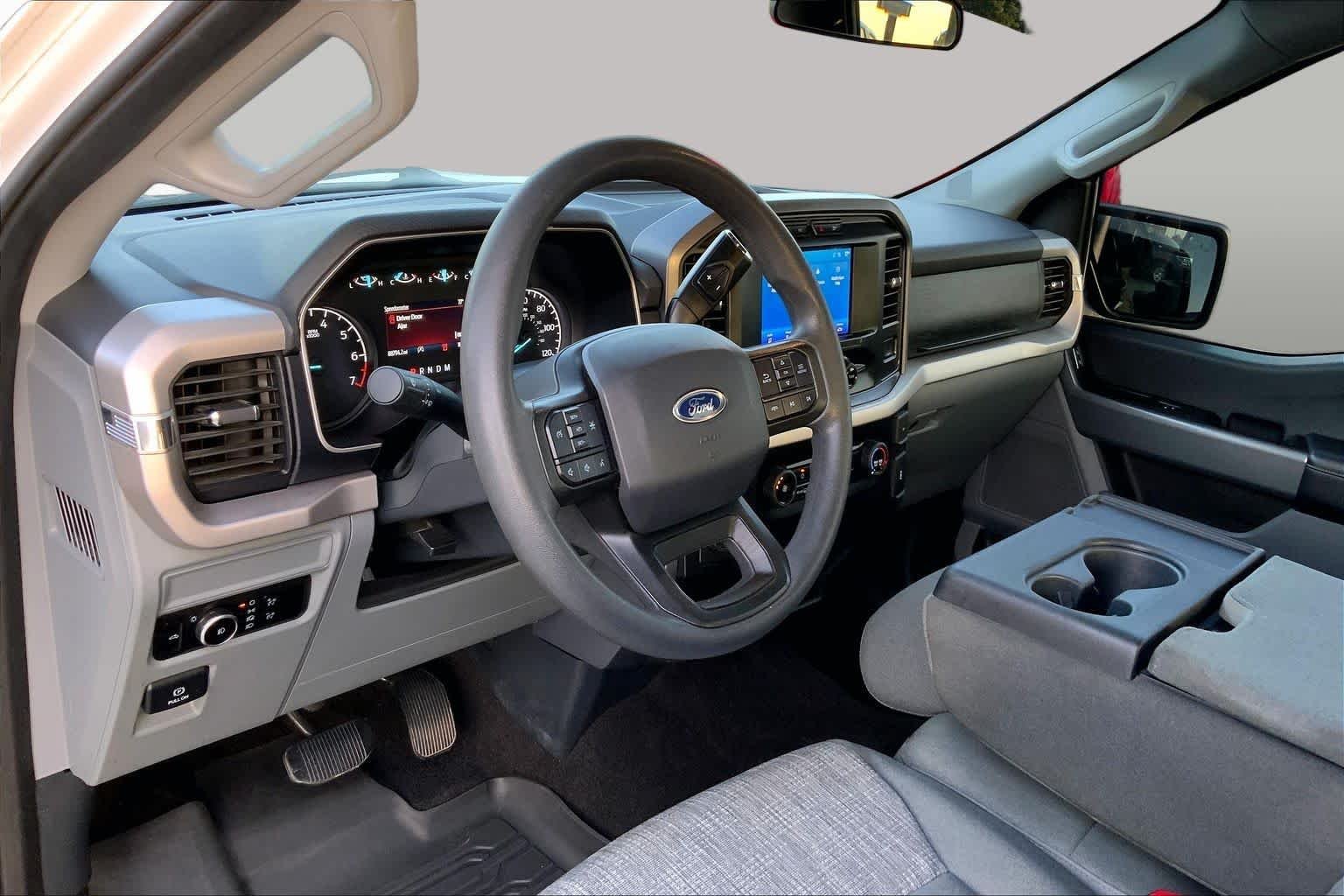 Used 2023 Oxford White Ford XLT image 16