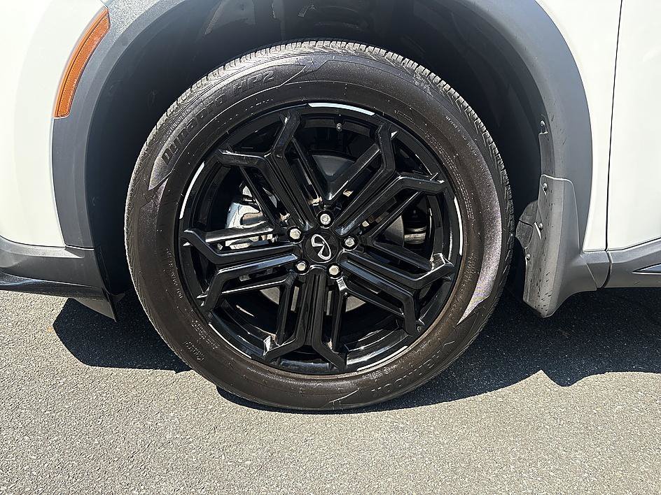 Certified Used 2026 Radiant White/Black Obsidian INFINITI SPORT image 8