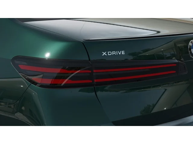 New 2027 Vancouver Green Metallic BMW 740i xDrive image 8
