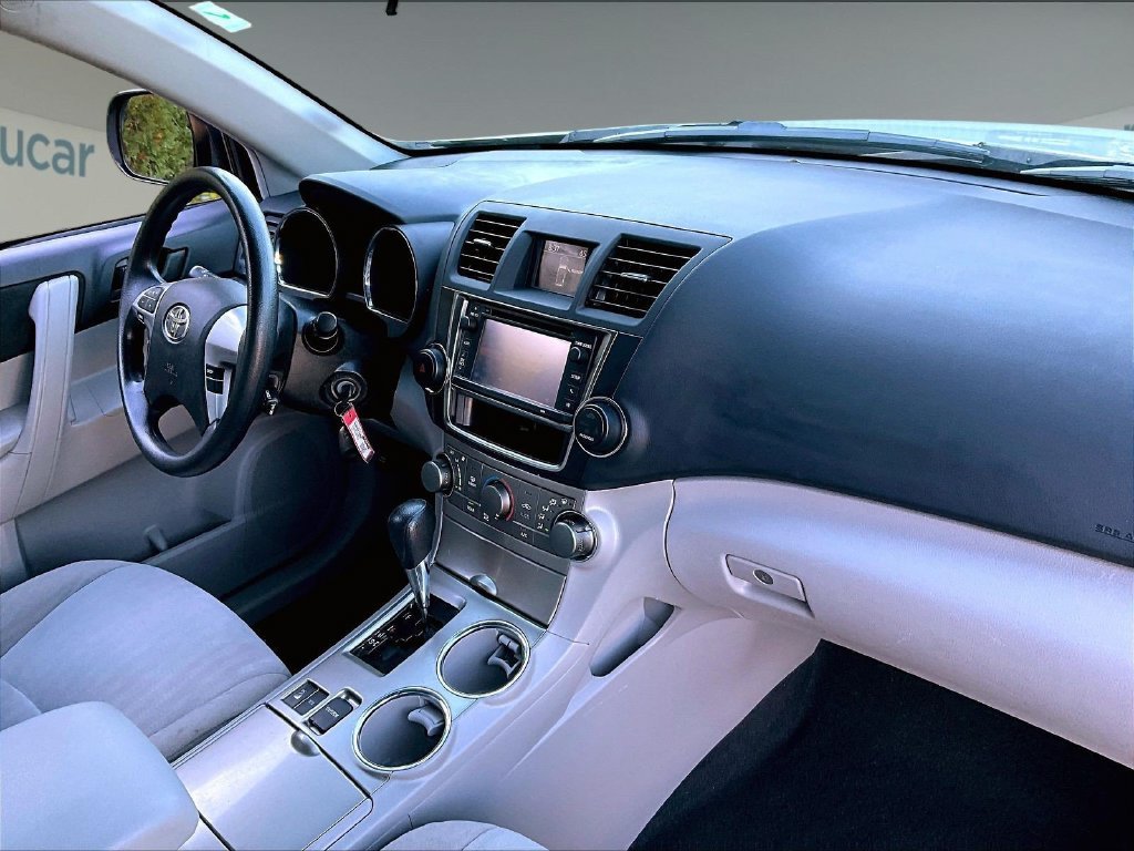 Used 2013 Silver Toyota Base image 14