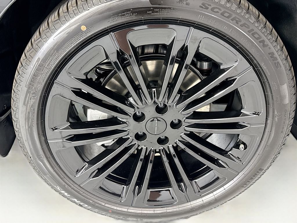 New 2026 Santorini Black LAND ROVER SE image 32