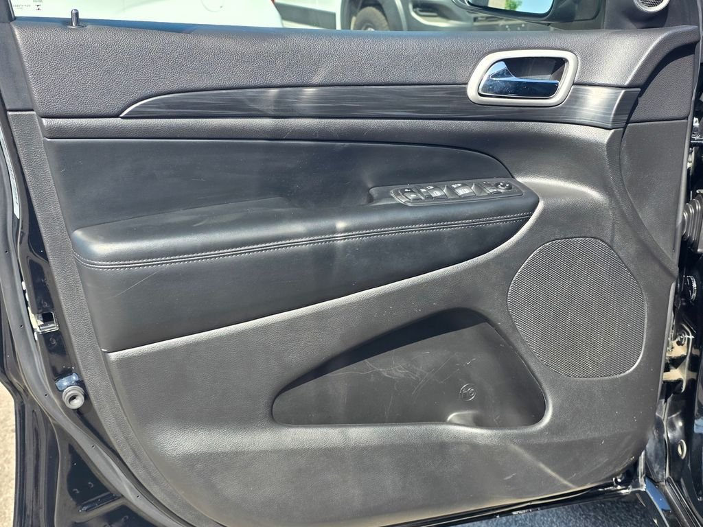 Certified Used 2020 Black Jeep Altitude image 13