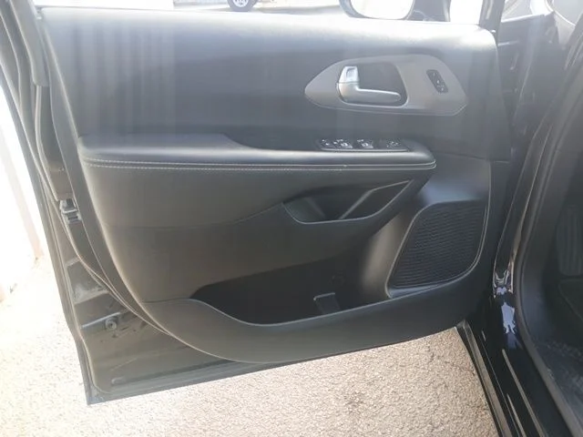 Used 2025 Black Chrysler Select image 46