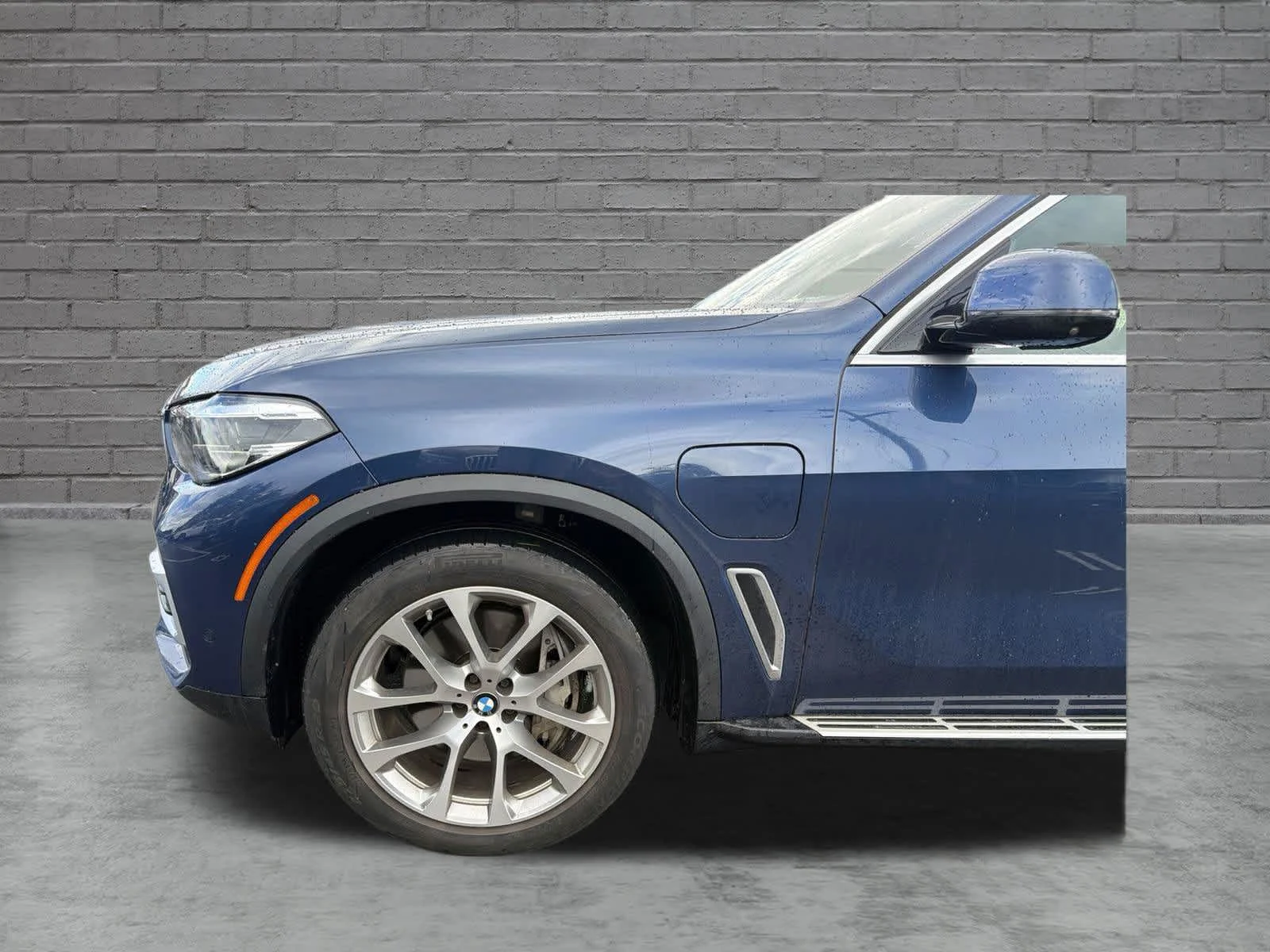 Used 2021 Phytonic Blue Metallic BMW xDrive45e image 2