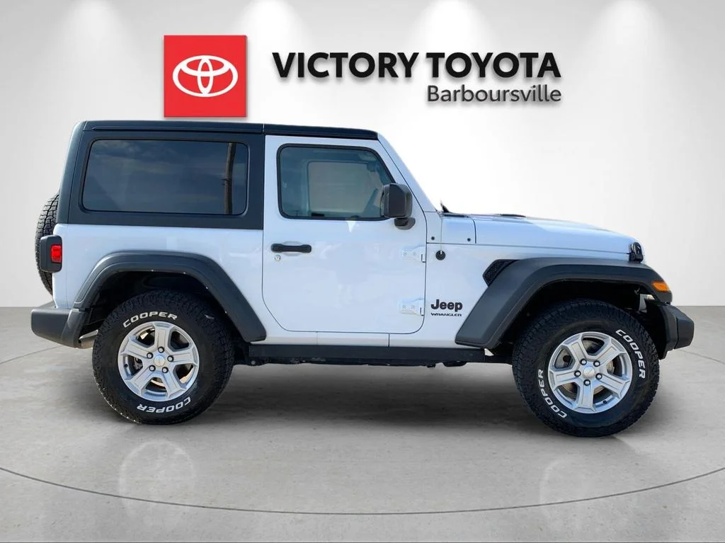 Used 2022 White Jeep Sport S image 6