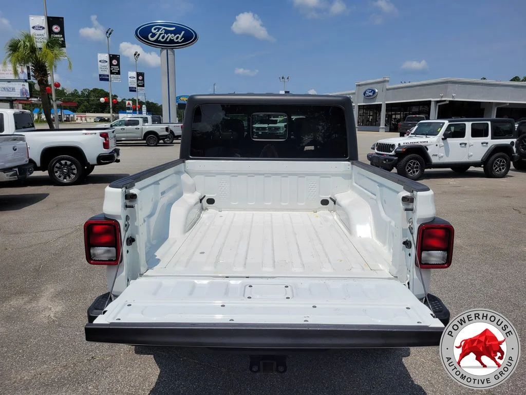Used 2020 White Jeep Sport image 13
